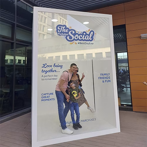 GUESTS STAR ON CUSTOM COVERS! INSTANT PRINTS & SOCIAL SHARING. GREAT FOR WEDDINGS & CORPORATE EVENTS IN DUBAI.