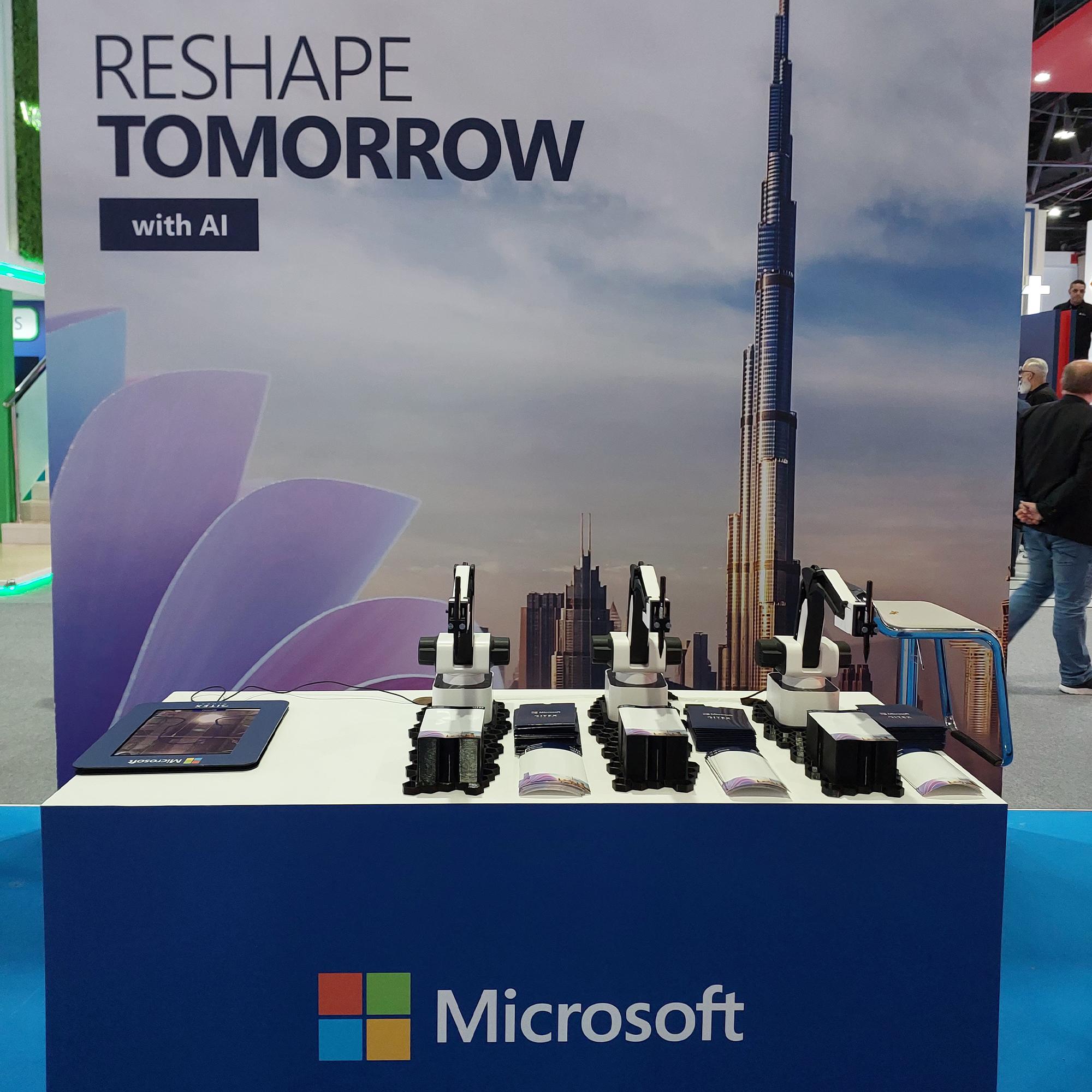 THE FASTEST ROBOTIC ARTIST! CREATES PORTRAITS IN 30-50 SEC. PERFECT FOR EVENTS, WEDDINGS & CORPORATE PARTIES. BOOK NOW FOR A FUTURISTIC EXPERIENCE!