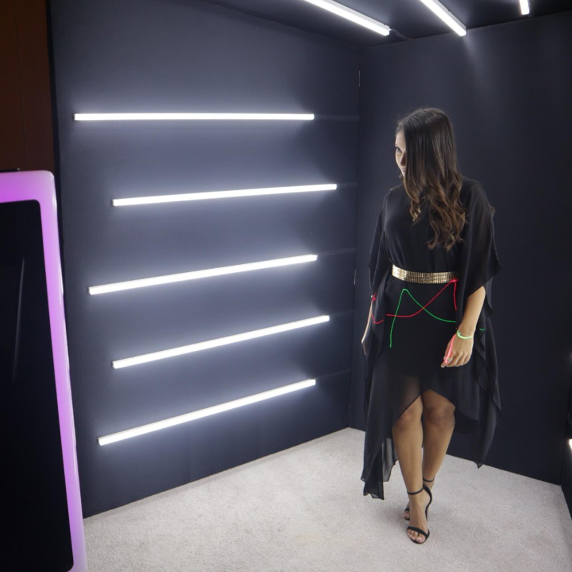 GLAMOROUS MTV-STYLE CLIPS IN A LIGHT BOX! PERFECT FOR LUXURY WEDDINGS & CORPORATE EVENTS IN DUBAI. BOOK NOW
