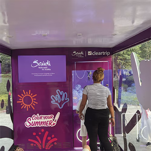 EXPLORE CLAW MACHINE FROM MIRROR BOOTH EVENT SERVICES L.L.C, PROVIDING TOP EVENT SERVICES IN DUBAI.