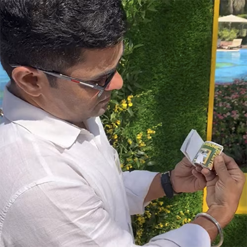 FLIP BOOK DUBAI: TURN EVENT MOMENTS INTO ANIMATED KEEPSAKES! FULLY CUSTOMIZABLE COVERS & IMAGES. PERFECT FOR WEDDINGS & BRAND ACTIVATIONS. BOOK NOW!
