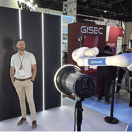 GLAMBOT DUBAI: HOLLYWOOD-STYLE SLOW-MOTION PHOTOBOOTH! PERFECT FOR LUXURY EVENTS & BRAND ACTIVATIONS. CREATE VIRAL, CINEMATIC CONTENT. BOOK NOW FOR UNFORGETTABLE MOMENTS!