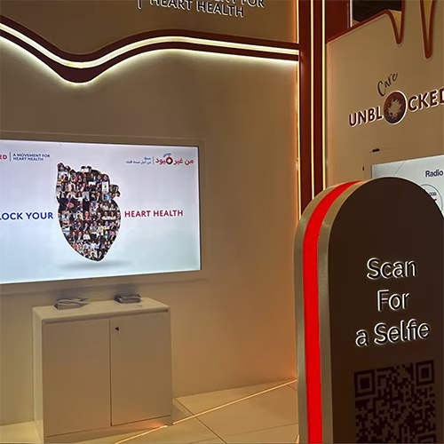 CONNECT GLOBALLY WITH OUR VIRTUAL MOSAIC WALL! GUESTS WORLDWIDE CREATE SHARED DIGITAL ART. PERFECT FOR HYBRID EVENTS & BRAND ACTIVATIONS IN DUBAI. BOOK NOW!