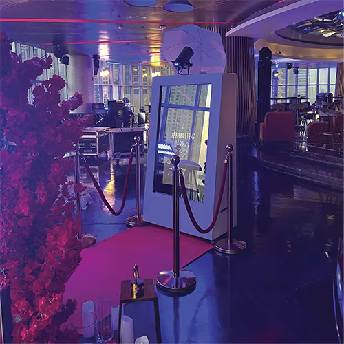 mirror photo booth Dubai