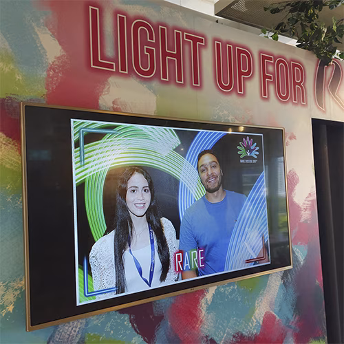 CREATE GLOWING MASTERPIECES WITH NEON EFFECTS! PERFECT FOR NIGHT EVENTS & WEDDINGS IN DUBAI. BOOK NOW!