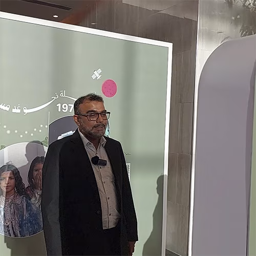 TESTIMONIAL VIDEO BOOTH: CAPTURE AUTHENTIC BRAND STORIES IN HD! INSTANTLY SHAREABLE CLIPS FOR MARKETING. PERFECT FOR DUBAI EVENTS & ACTIVATIONS. BOOK NOW!