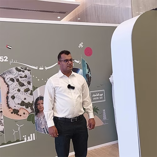 TESTIMONIAL VIDEO BOOTH: CAPTURE AUTHENTIC BRAND STORIES IN HD! INSTANTLY SHAREABLE CLIPS FOR MARKETING. PERFECT FOR DUBAI EVENTS & ACTIVATIONS. BOOK NOW!
